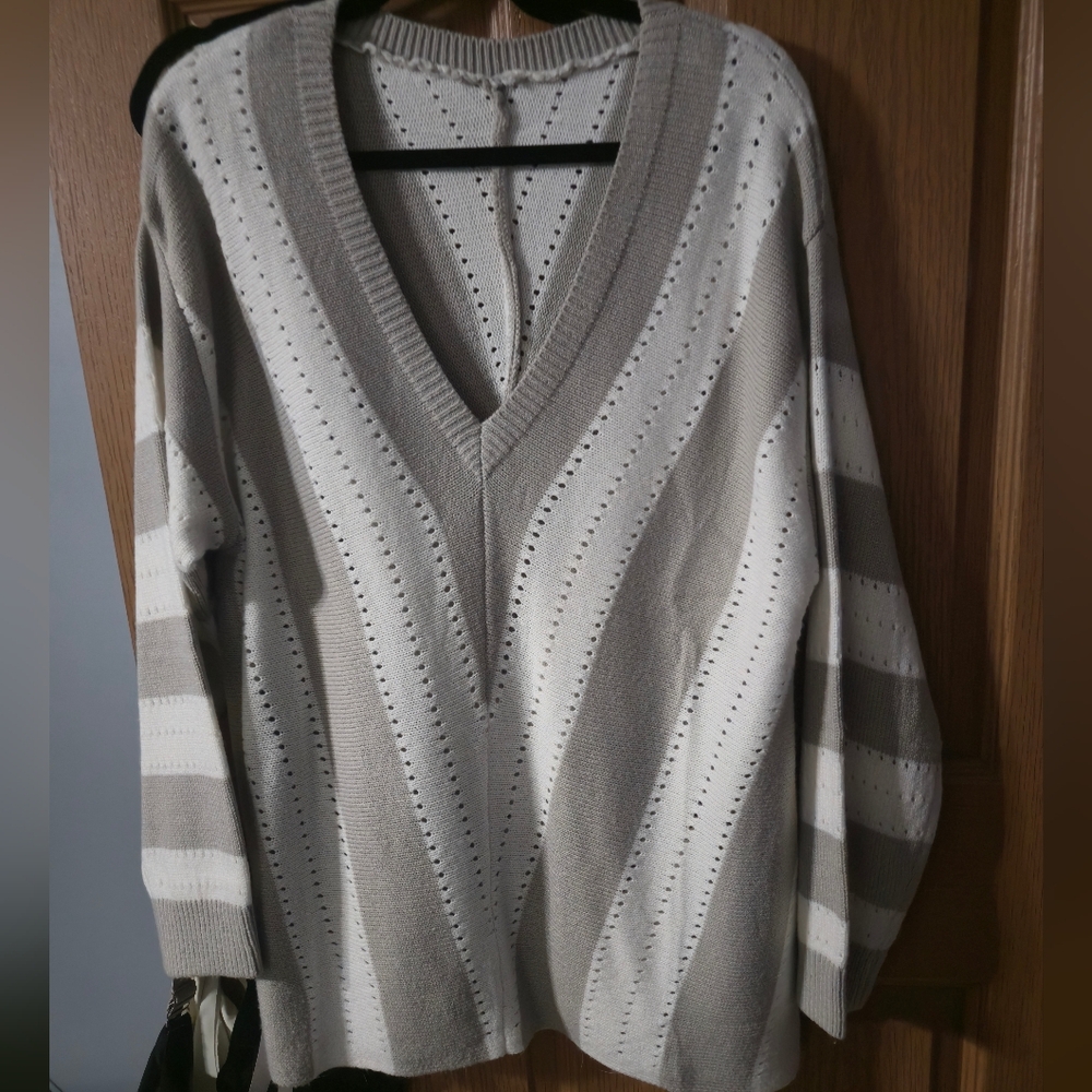 Elegant V-Neck Women's Sweater in Gray and White